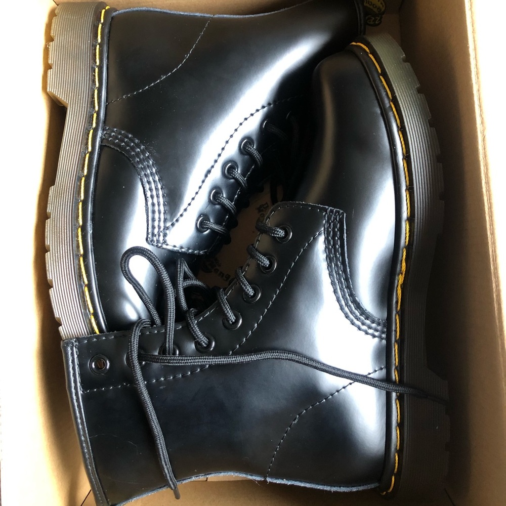SOLD - Dr. Martens 8 Eye Smooth Leather Core Bex (bnib)
